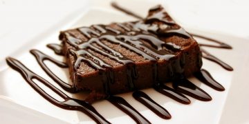 Süýjisiz we ýagsyz Browni