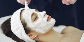 Ýygyrtlara düwürtiklere melhem ýumurtga maskasy