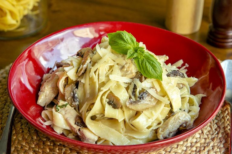 fettucini-alfredo-gurruncom