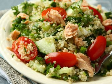 Tuna balykly Kwinoa işdäaçary gurrun tagam